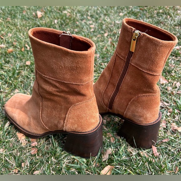 ASOS DESIGN Wide Fit Region Tan Suede Mid-Heel Platform Ankle Boots - Picture 4 of 16